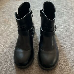 Girls boots